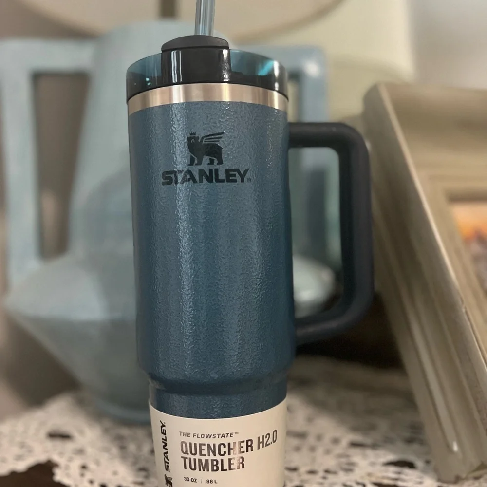 Stanley Hammertone Lake 30 oz - Picture 3 of 5
